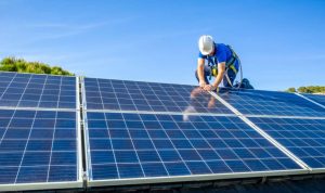 Installation et mise en production des panneaux solaires photovoltaïques à Le Val